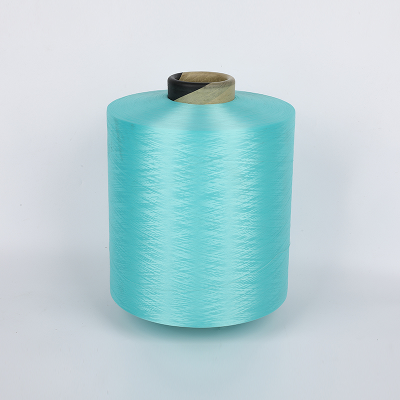 Má Dope zafarbená polyesterová priadza DTY priadza vlastnosti obviňujúce vlhkosť?