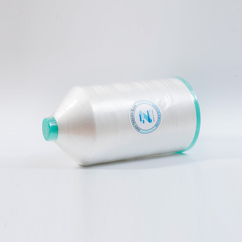 Aký je vzťah medzi vysokopevnostným polyesterovým závitom a šijacími vláknami?